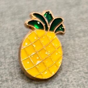 Pineapple Enamel Pin - Yellow & Green Fruit Pin